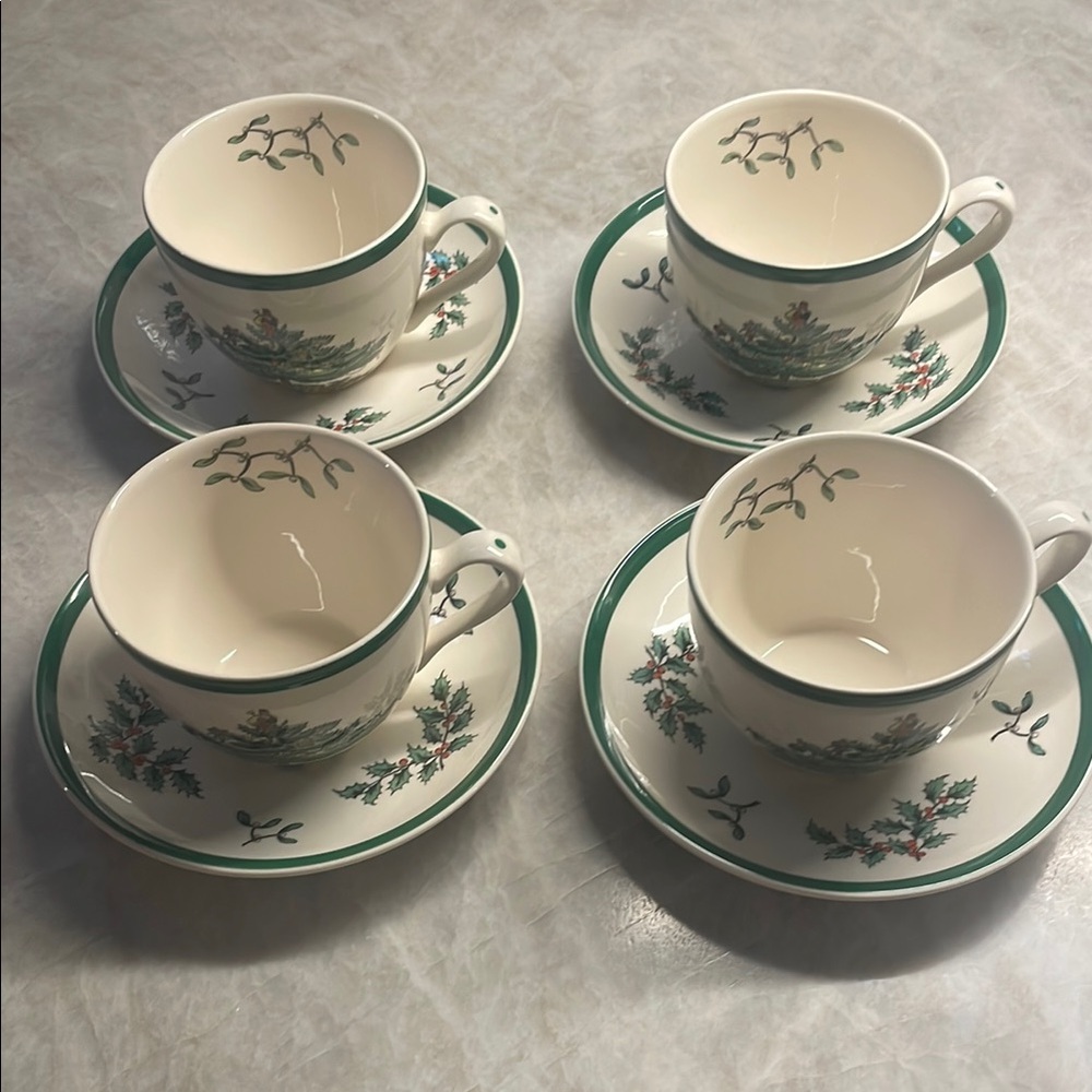 Spode Cream and Green Dinnerware Set with Botanical Design